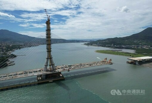 淡江大橋主橋塔即將完工 200公尺地標矗立淡水河口
