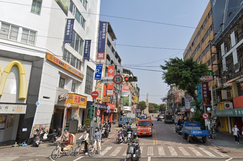 逢甲商圈爆倒店潮！20間店面空租 住宅卻衝破40萬天價 專家揭『商圈震盪』內幕