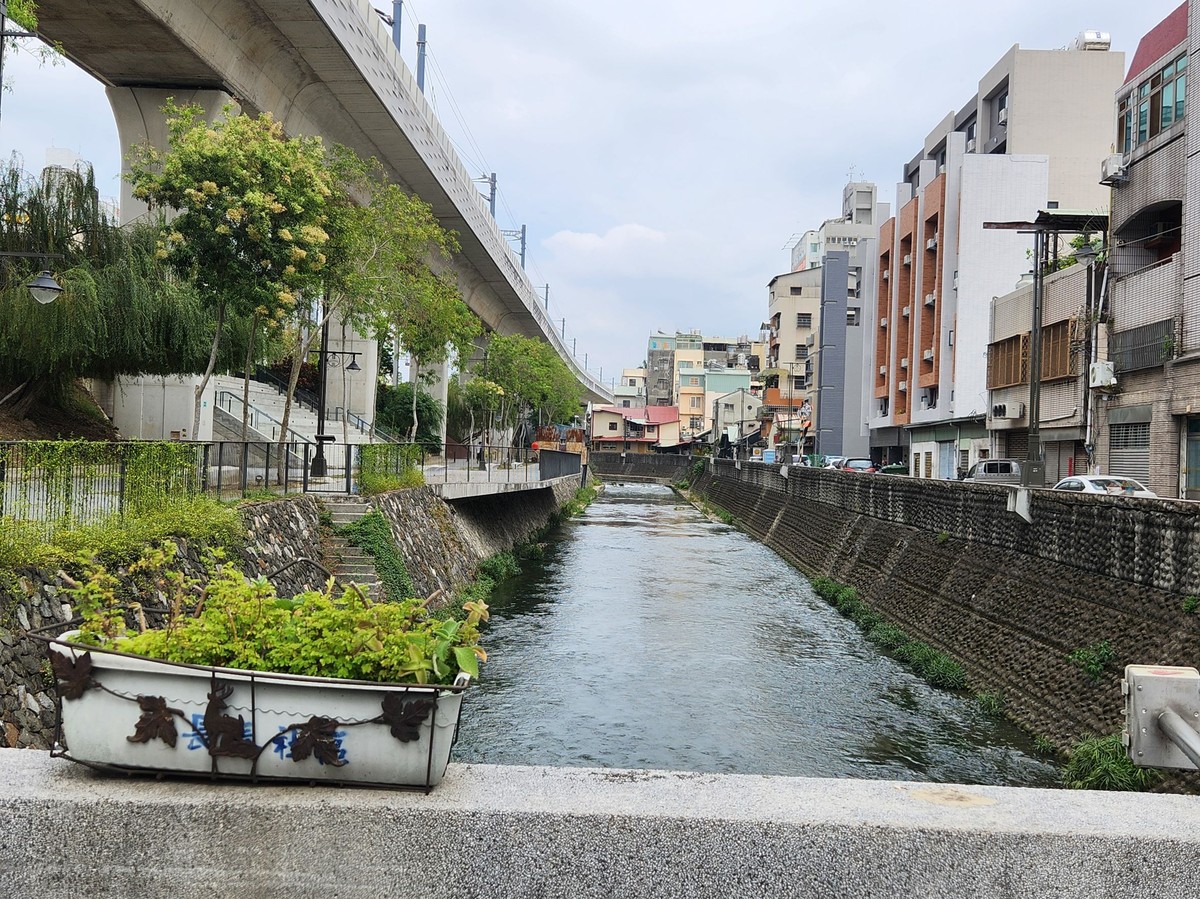 「屏東買房大PK！市區大樓VS萬丹透天 專家算給你看：10年後價差竟差這麼多」
