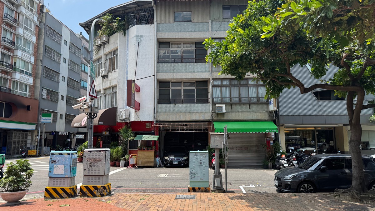 中古透天交屋前驚見瀑布屋！買方怒控「打針治漏」無效 專家教3招反制