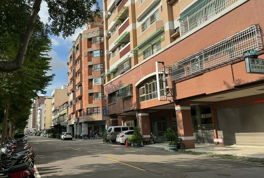 沒底薪還要求打卡？房仲業「假承攬真僱傭」爭議燒 律師：符合3條件就該給底薪