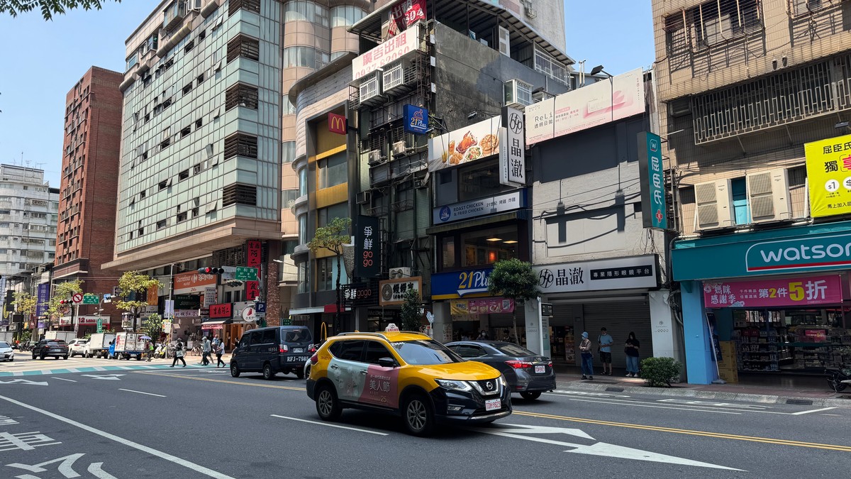 天降1000萬該買隔壁嗎？打包老公寓變「迷你地主」，真能1+1>2？