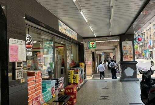 房仲菜鳥的震撼教育！客戶霸氣砍價680萬 下一秒「問神明」落跑現場全紀錄