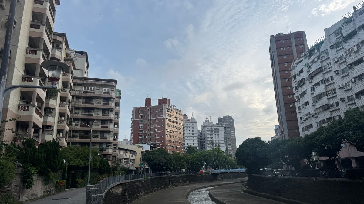 左手賣右手能省仲介費？楠梓購屋網友出「太太當房仲」奇招