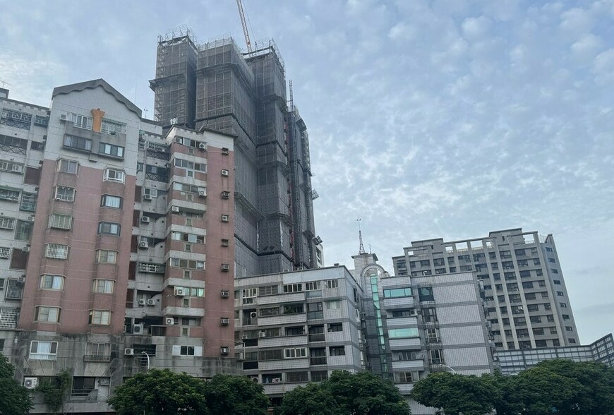 西屯新建案驚見5字頭破盤價！代銷狂喊「已到底」　內行揭：機械車位藏貓膩