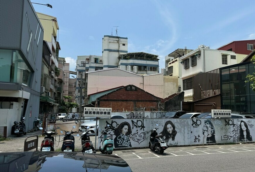 新房換老屋升級人生？網友掀辯：寧住40年老宅，也不忍受鄰居地獄 | M傳媒