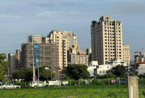 建商貸款「停水」 房市新危機浮現：三月連跌、年增轉負 暗示供給鏈陷僵局 | M傳媒