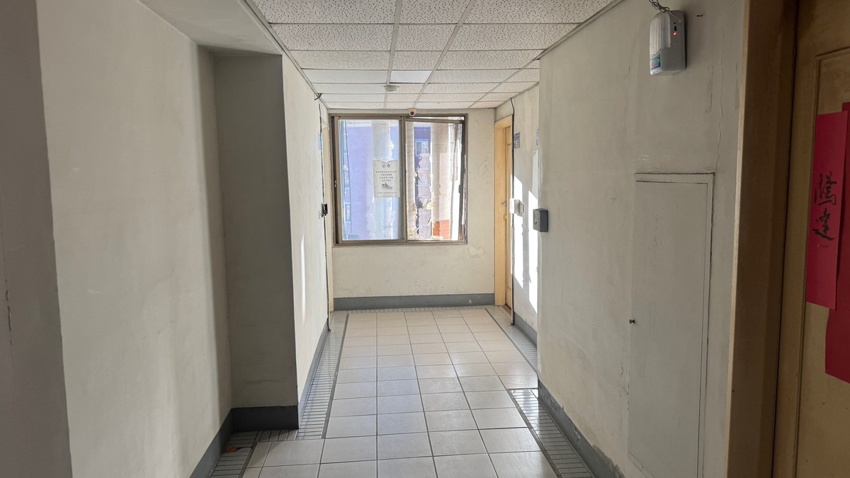 屋主願意折價30萬，但請你放棄漏水保固！交屋後下雨卻整間漏雨現實嗎? | M傳媒