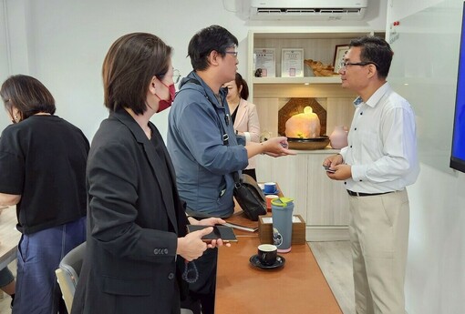 房市交易量腰斬，政策該踩剎車還是換檔？