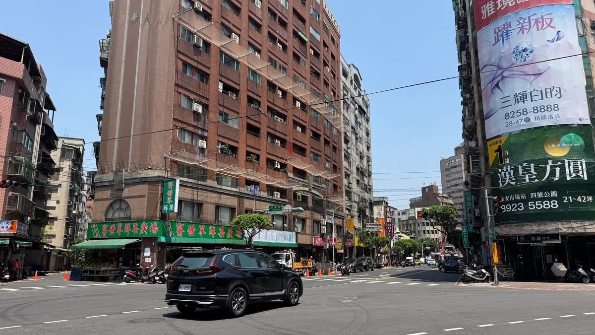 外牆掛廣告會自住優惠不見？稅務局：只要兩條件不變，土增稅仍算自住！ | M傳媒