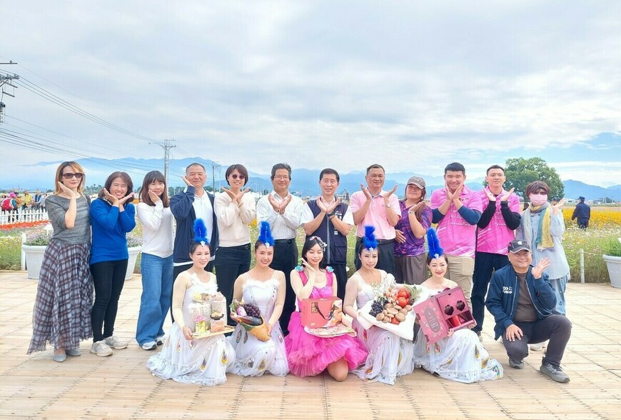 新社花毯節人氣爆棚！200萬人次爭睹花海 杏鮑菇香腸免費送掀熱潮