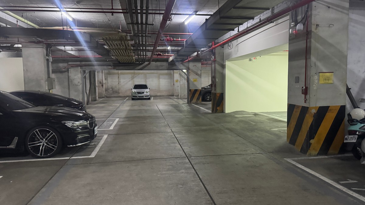 建商喊「車位快賣光」結果實登一年沒動？內行揭三大套路：你看到的熱銷可能是假的 | M傳媒