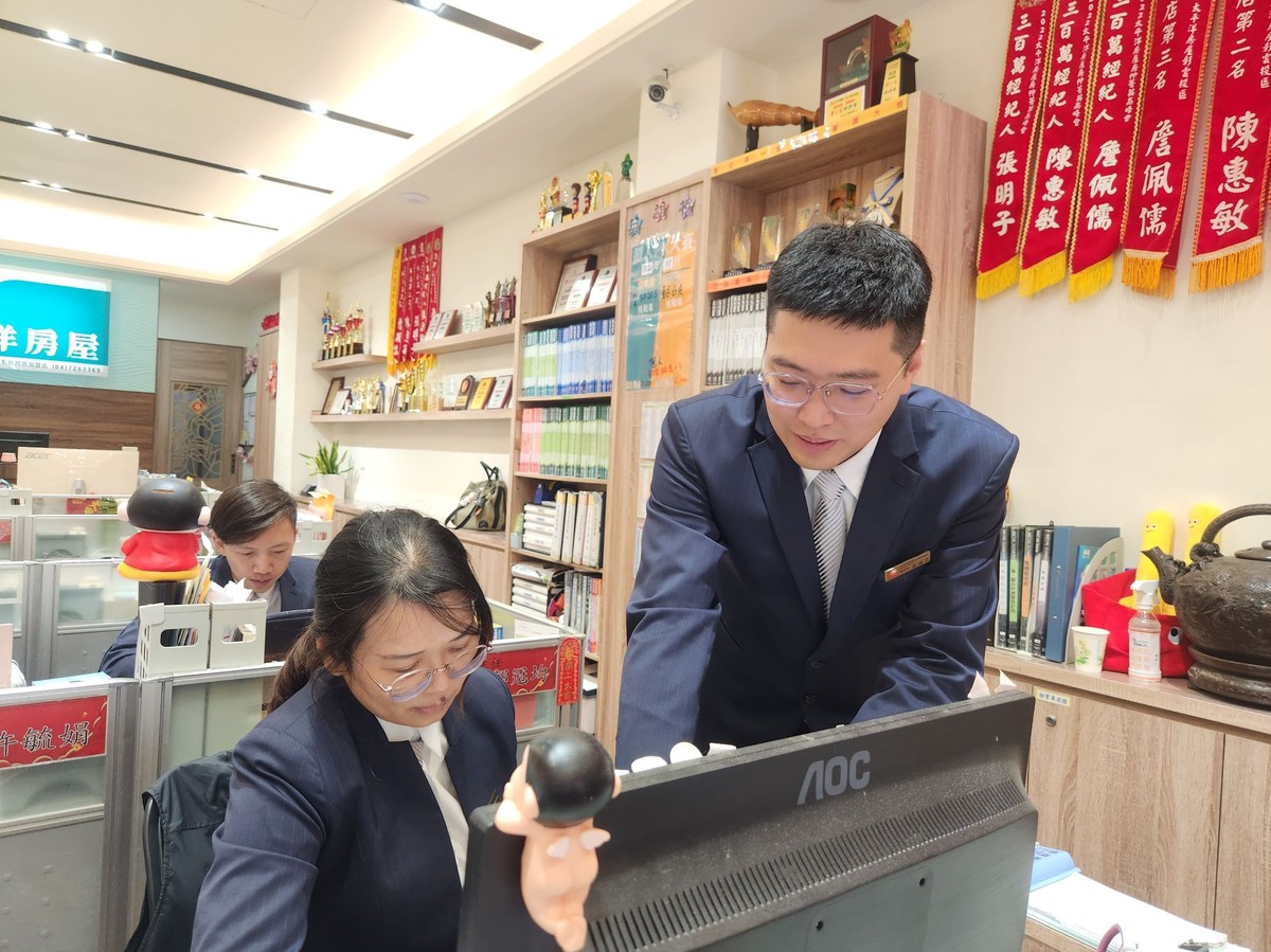 返鄉陪父母開啟第二人生！彰化青年梁尚文從補教跨行房仲：好的仲介能守護一個家庭 | M傳媒