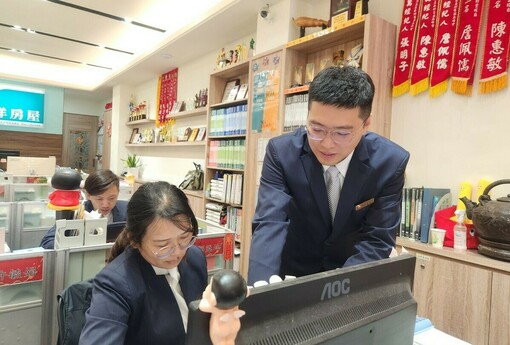 返鄉陪父母開啟第二人生！彰化青年梁尚文從補教跨行房仲：好的仲介能守護一個家庭 | M傳媒