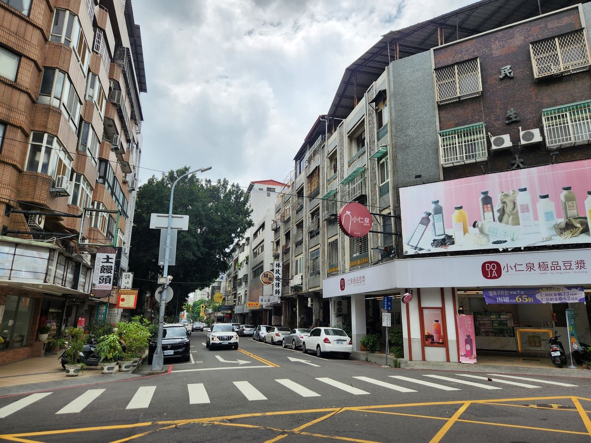 業績掛零的燈火：房仲店東在寂靜市場中的深夜獨白 | M傳媒