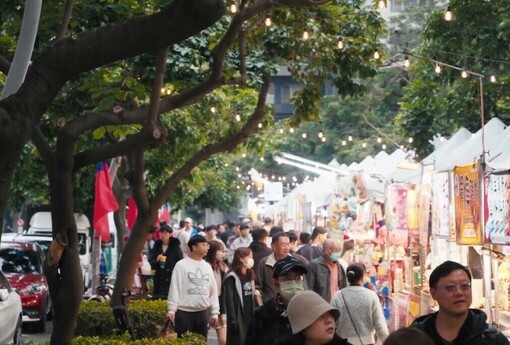 台中好聖誕登場！9米夢幻主燈、1,005位聖誕老人齊唱詩歌報佳音