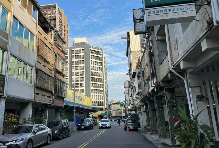 「高房價壓垮雙薪家庭！三十年債務遊戲，正在吞噬台灣的生育與未來」