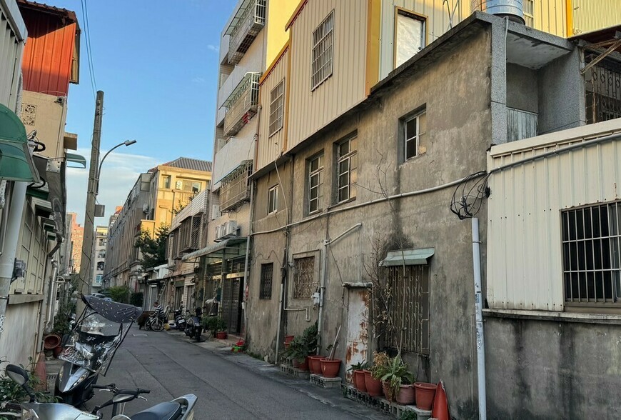 垂直隔離：近13萬獨居長者被困無電梯公寓，雙老危機鎖住一個世代 | M傳媒