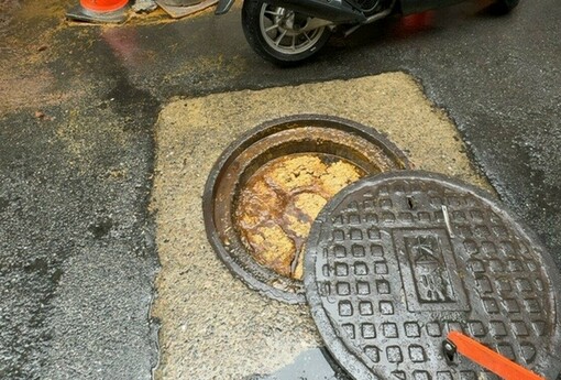 別將排水孔當垃圾桶！新北下水道排水堵塞「頭號主因」：油脂堆積