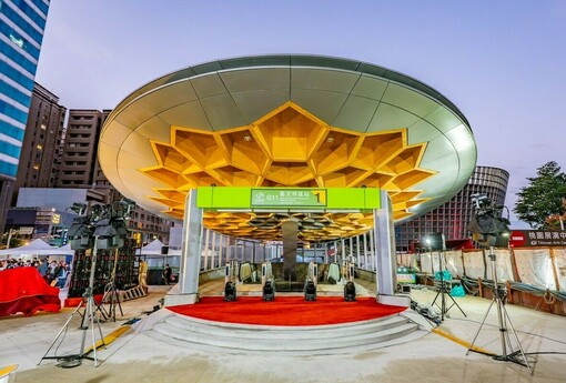 桃園捷運綠線G11正式送電點燈　張市長：朝115年通車目標再邁進一大步