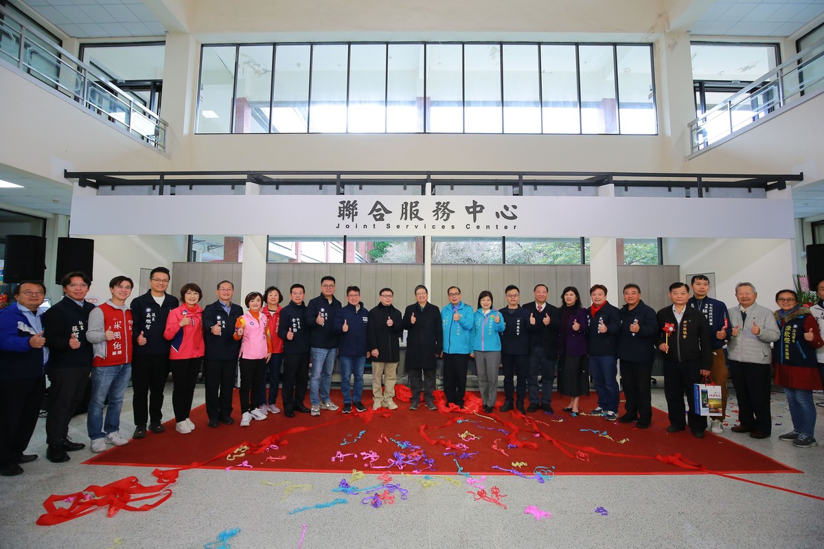 竹縣府聯合服務中心、數位發展處、高齡長照處正式揭牌 一站式搞定民生大小事