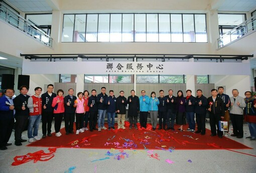 竹縣府聯合服務中心、數位發展處、高齡長照處正式揭牌 一站式搞定民生大小事