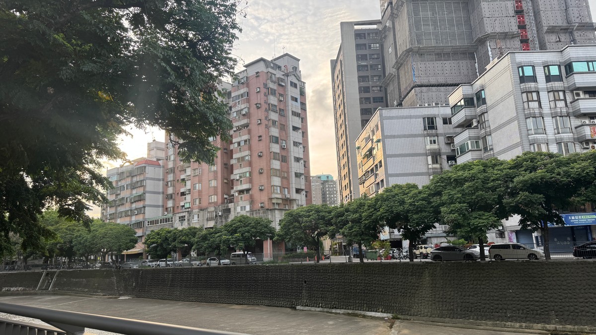 黃仁勳預言：機器人是「AI移民」！能幫人類補上千萬個工作缺口？ | M傳媒