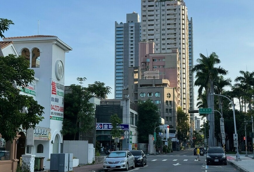 一隻腳泡熱水，一隻腳踩冰塊​​​​​​​ ！老公寓失守，豪宅區卻堅挺？ | M傳媒