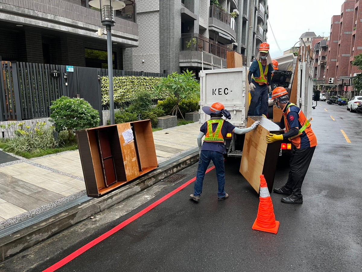 除舊布新過好年  新北小年夜、除夕加班收運 初一至初三停收垃圾