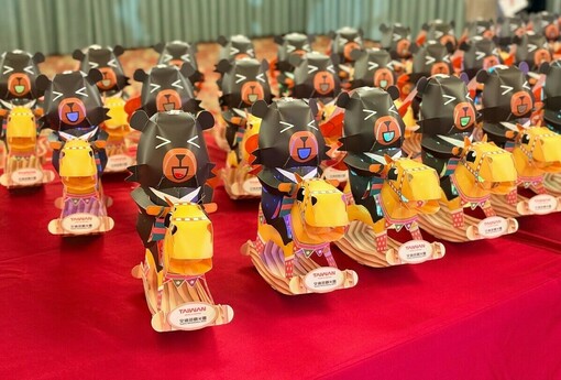 2026台灣燈會小提燈「喔熊馬抵嘉」超萌亮相！3月3日起限量發放 