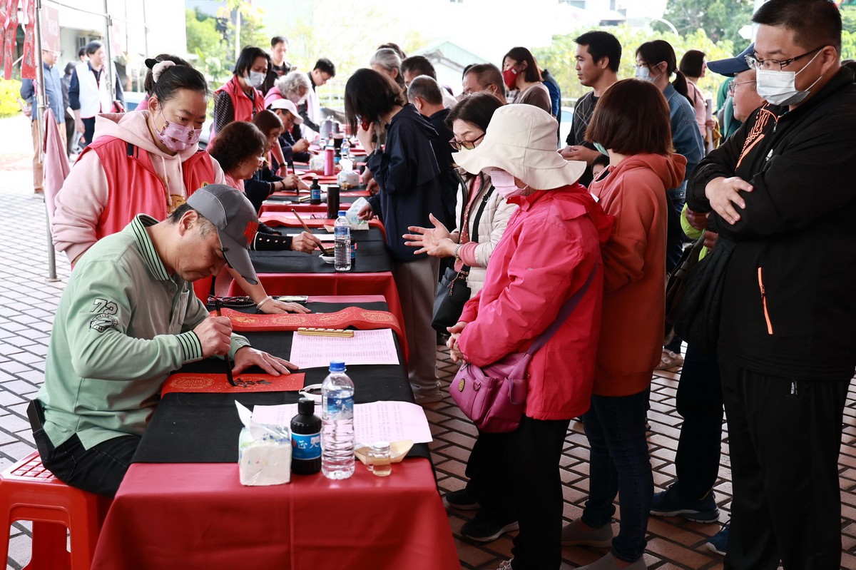 縣府丙午年新春揮毫活動 邀32位書法名家現場書寫送春聯
