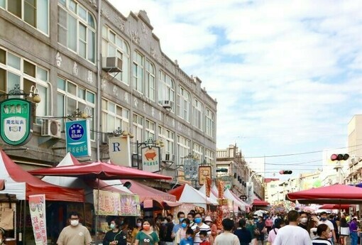 馬到成功迎新春！逛新化年貨大街、遊虎頭埤、訪奇美博物館 臺南春節樂購遊一次滿足