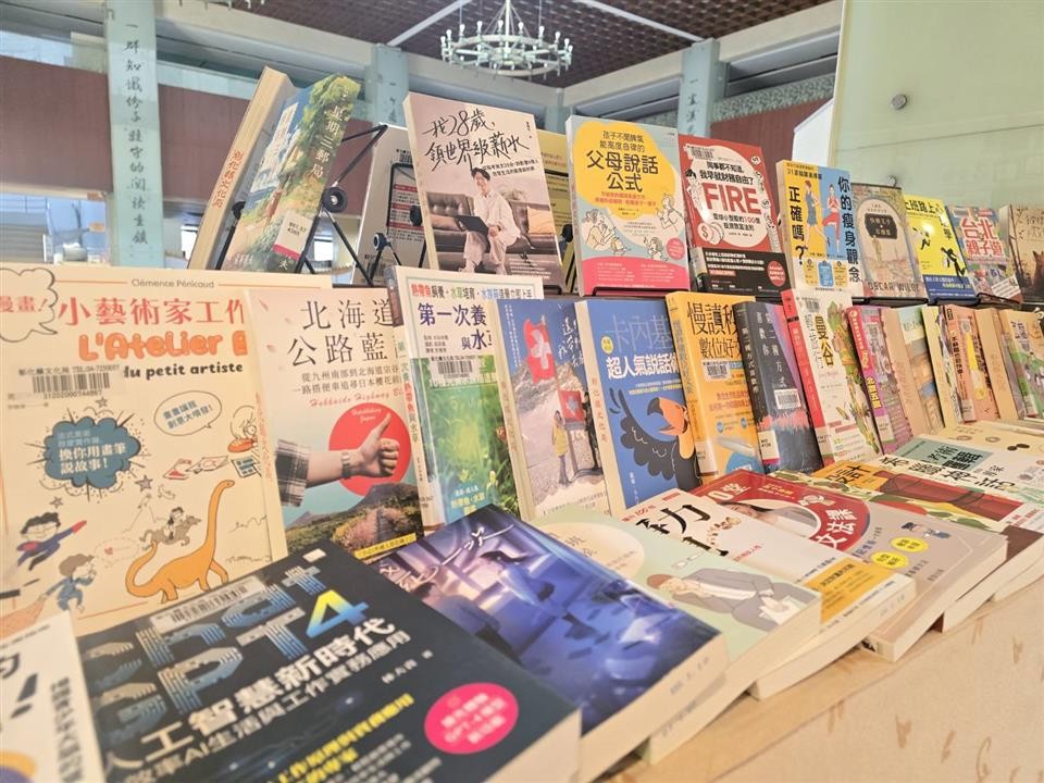 「翻開第一頁」新書展至2/28 讓美好的想像 從這一頁開始