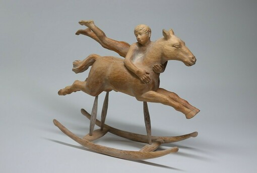 以木刻馬、以藝迎年 「木馬緩行集」展現生肖木雕多元風貌