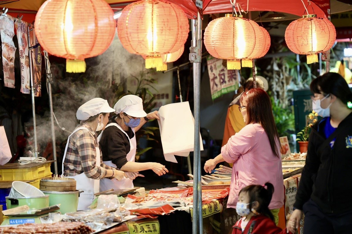 第三屆左營海軍眷村年貨大街開幕 陳其邁鳴鑼三響宣布開市 推薦採買年貨最佳選擇