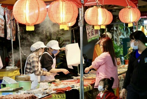 第三屆左營海軍眷村年貨大街開幕 陳其邁鳴鑼三響宣布開市 推薦採買年貨最佳選擇
