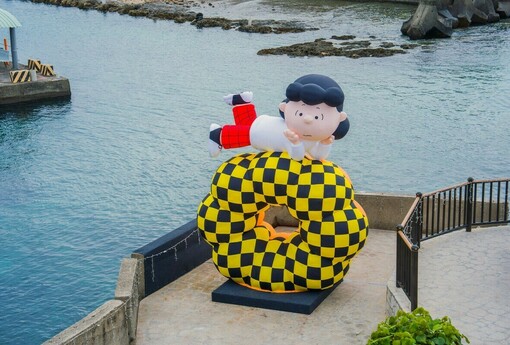 《How Do You Do, Snoopy?》藝術作品進駐屏東「曖曖在海邊」Peanuts 角色登陸漁港2 月 14 日情人節登場