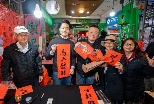 蔣市長拜訪後站批發、華陰街北車及台北地下街拜年 發馬上有錢 喵！
