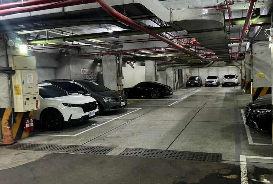 管理費用坪數算，車位卻要再收清潔費？住戶怒吼：這不是一隻牛剝兩層皮？
