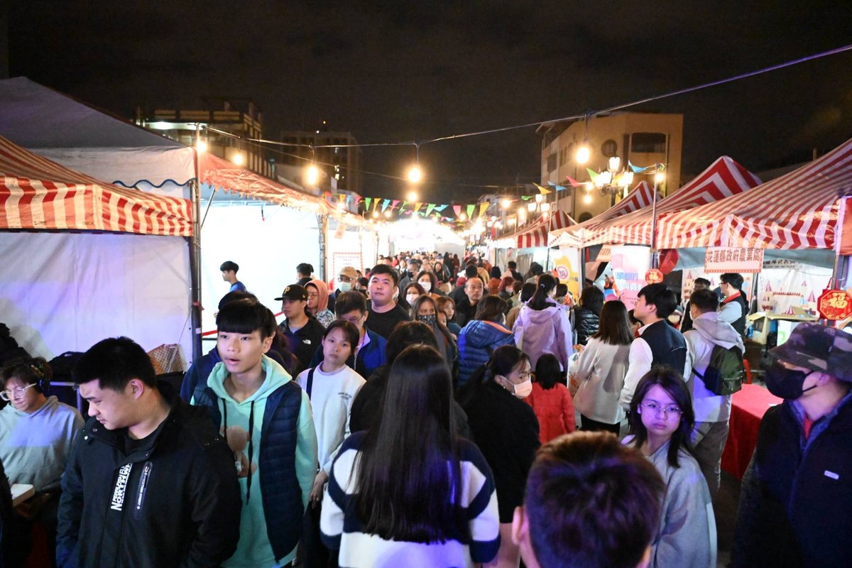 2026花蓮年貨大街盛大開幕 幸福遊樂園點亮日出大道！