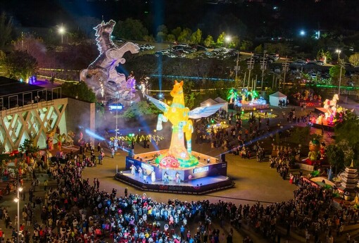 南投燈會情人節浪漫開幕 駿馬、飛馬雙主燈破紀錄