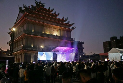 北港燈會「潮光潮」盛大啟燈 雙主場點亮北港夜空