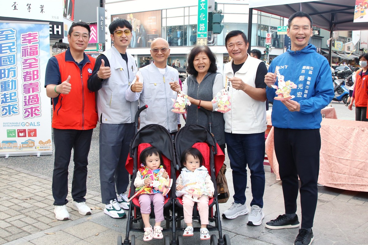 嘉義市馬年小提燈「馬上熊賀」發放 民眾大讚造型有創意