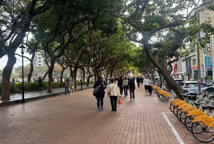 網友怒嗆「沒關係，你不蓋社宅，我們年輕人不結婚，互不相欠」