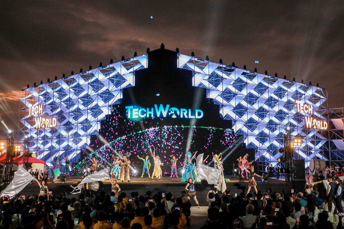 TECH WORLD館正式開幕，生命、自然、未來三大劇場亮相