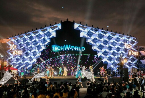 TECH WORLD館正式開幕，生命、自然、未來三大劇場亮相