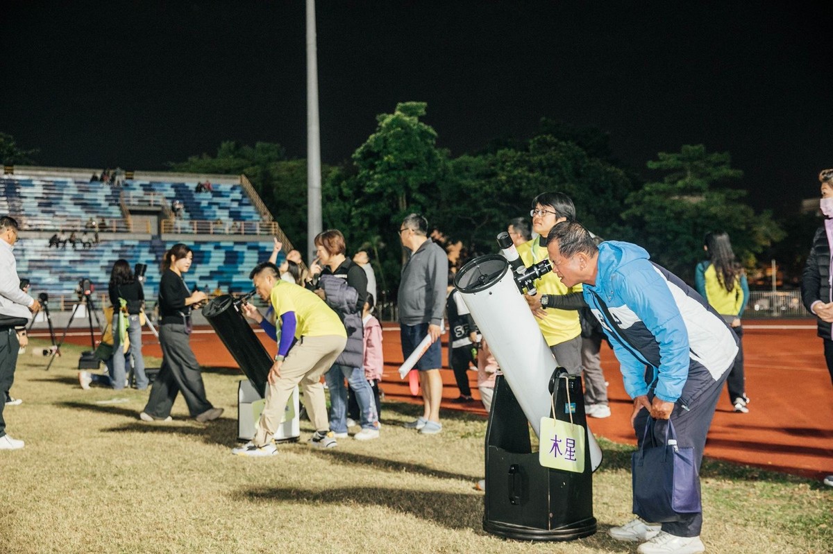 元宵「紅月伴花燈」！2026屏東追星季首秀 3/3五地連線直播登場     