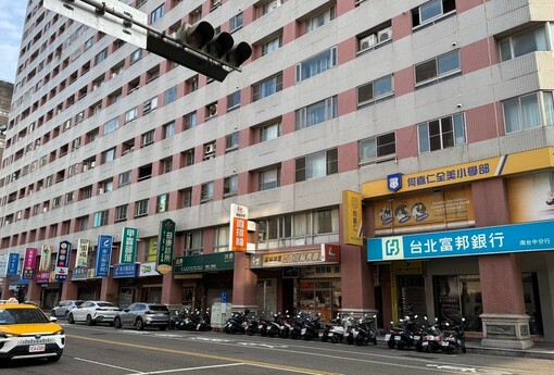 看完房仲介都不聯絡，是看我沒錢買嗎？沒錢我幹嘛花時間去看房子！