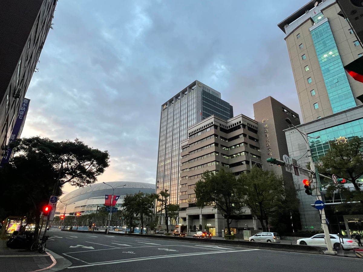 雙北預售交易斷崖式下滑！驚揭「這兩區」年減逾8成  等不到價崩? 預售量狂縮! 專家:投資出場自住撐盤