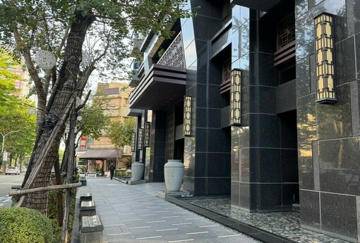 建融逾放終結連五降！富哥爆：這不是個案，是骨牌第一張